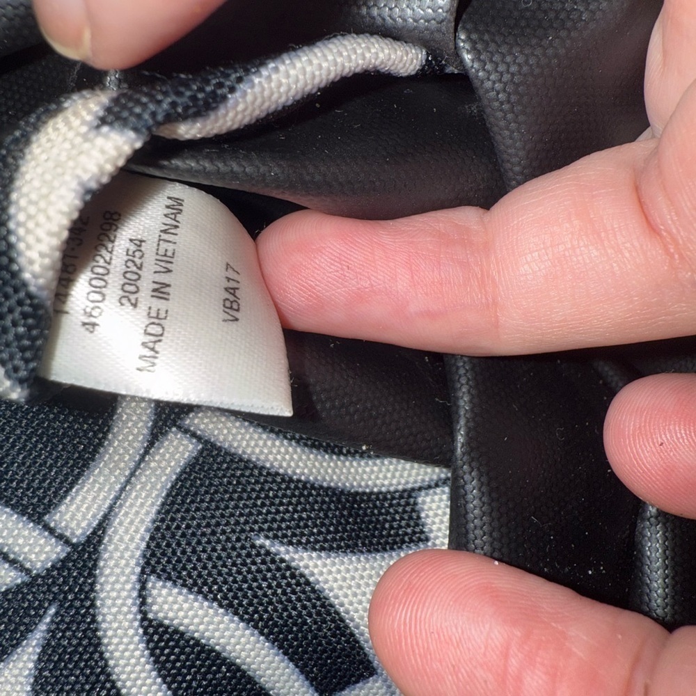 Vera Bradley Tote Lighten Up Expandable Travel Bag Black DN Without a long strap - Picture 9 of 13